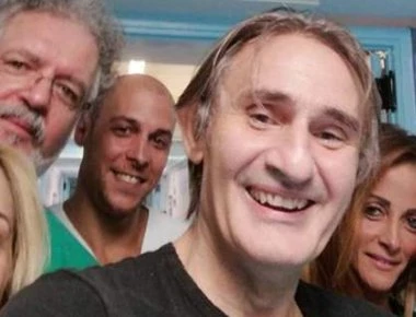 Άκης Σακελλαρίου: Ιάθηκε από τη Νόσο των Λεγεωνάριων κι ευχαριστεί τα στελέχη της ΜΕΘ του «Σωτηρία»